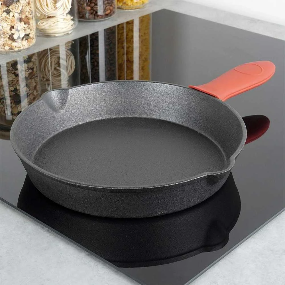 Ketaus keptuvė su silikoniniu dangteliu CAST LINE 25 cm