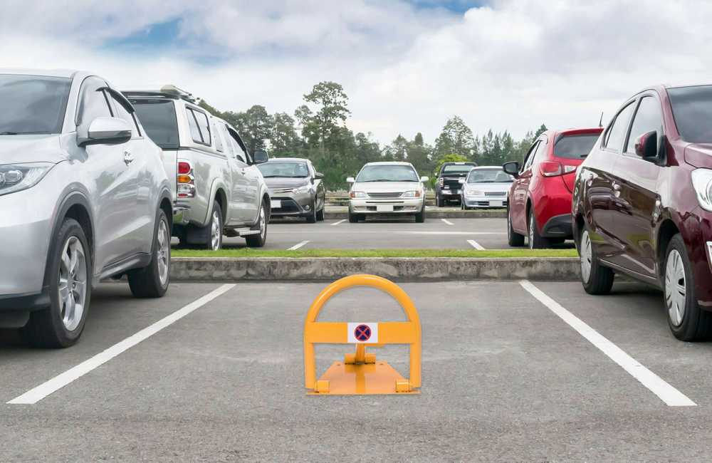 Parkavimo spynos barjeras 40 cm su rakteliais