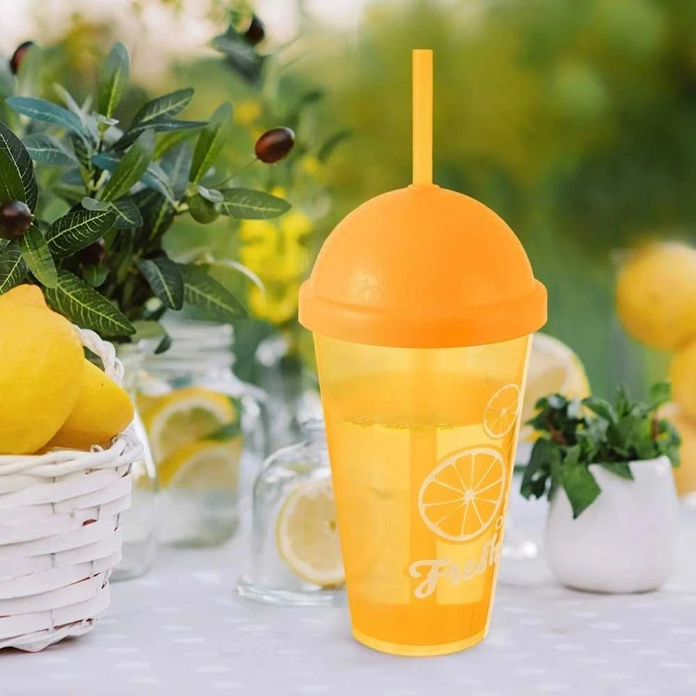 Plastikinis puodelis su dangteliu ir šiaudeliu 450 ml