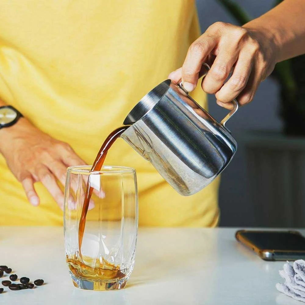 Plieninis pieno ąsotis su rankena ir matavimo puodeliu, 580 ml