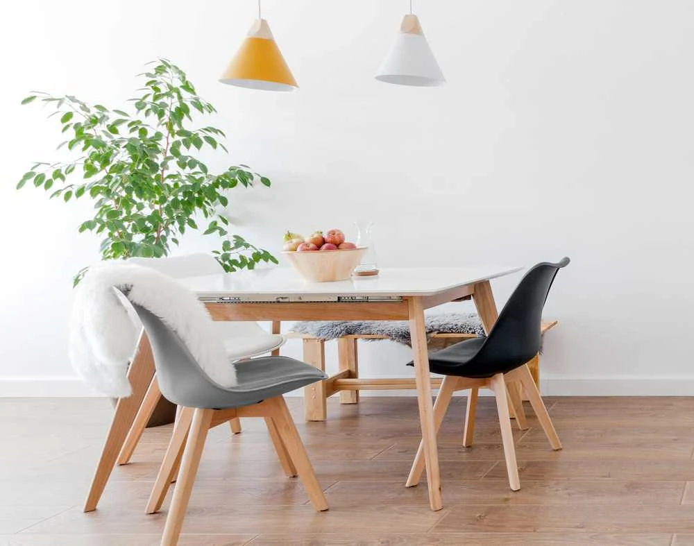 Šiuolaikinė Nantes DSW kėdė, juoda