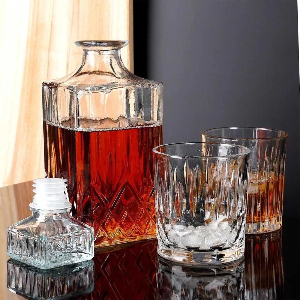 Stiklinis viskio dekanteris 900 ml