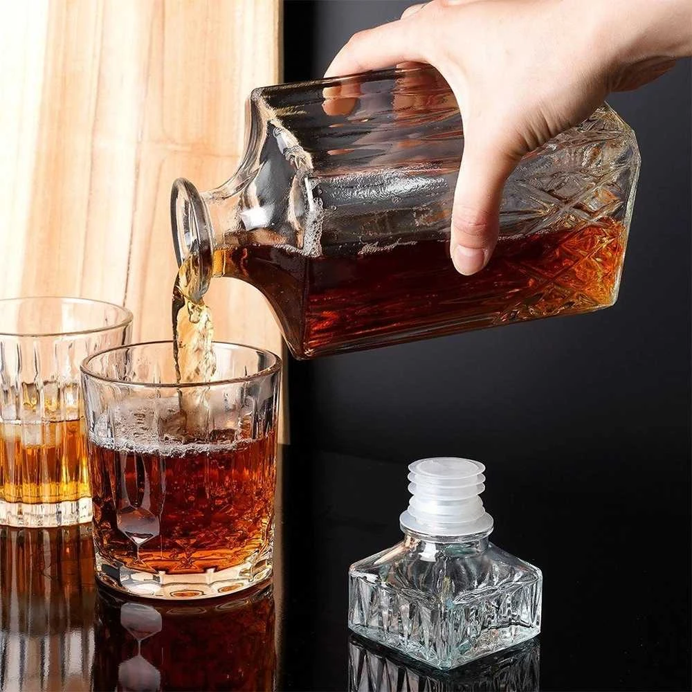 Stiklinis viskio dekanteris 900 ml