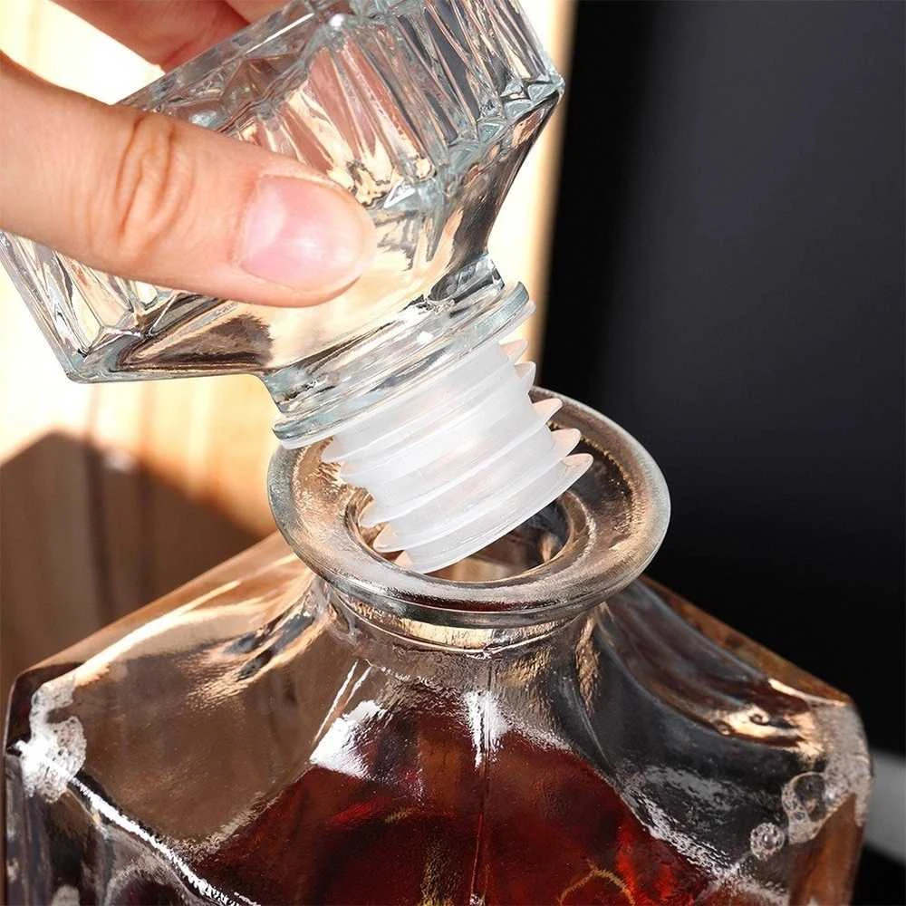 Stiklinis viskio dekanteris 900 ml
