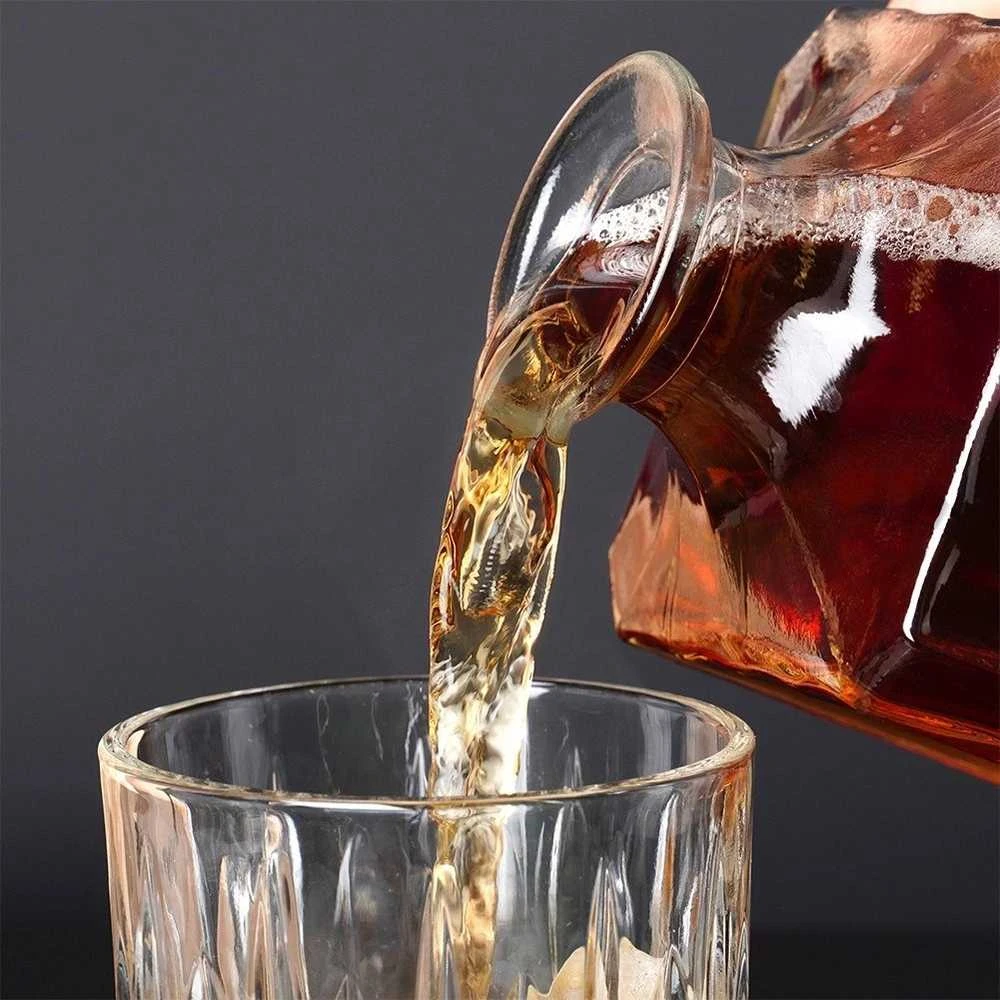 Stiklinis viskio dekanteris 900 ml