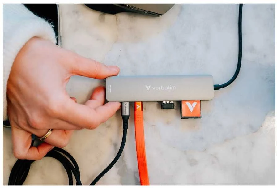 USB Hub Verbatim HDMI/USB-C 3.2/USB-C/2xUSB-A 3.2/SD/Micro SD aliuminio korpusas 32158