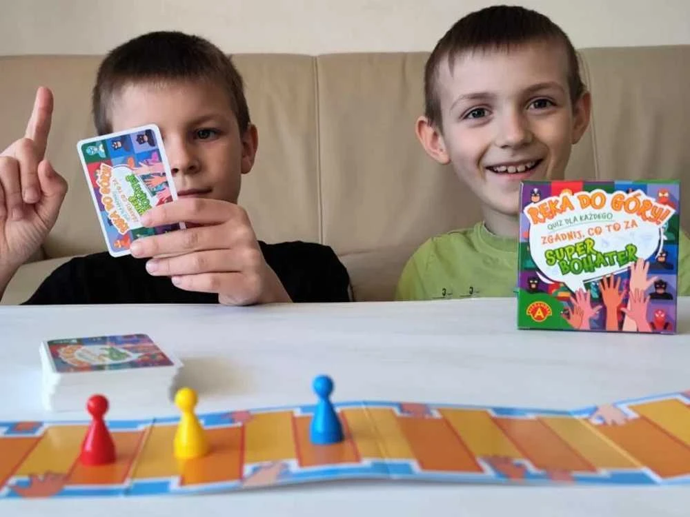 Alexander Aleksandro kišeninio stalo žaidimo viktorina – rankos aukštyn! Atspėk superherojų GR0810
