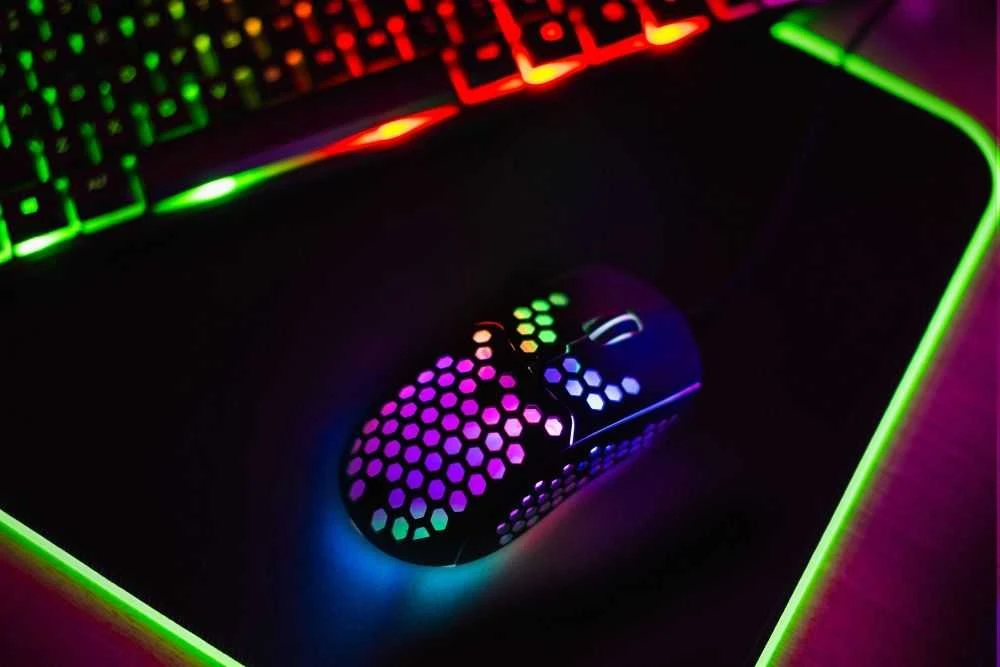 ART optinė pelė for gamers 6400DPI USB RGB AM-99 ultra light