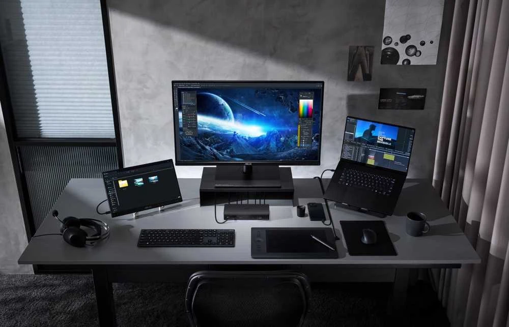 Asus Master Thunderbolt 5 Dock darbo vietoje