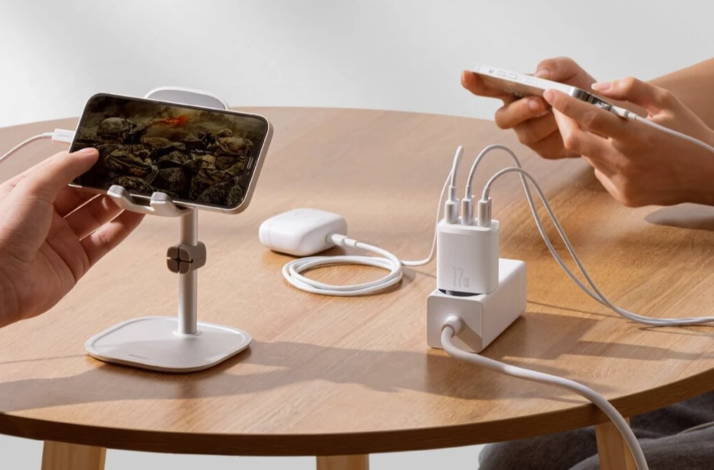Baseus kompaktiškas greitas įkroviklis, 3x USB, 17W - baltas