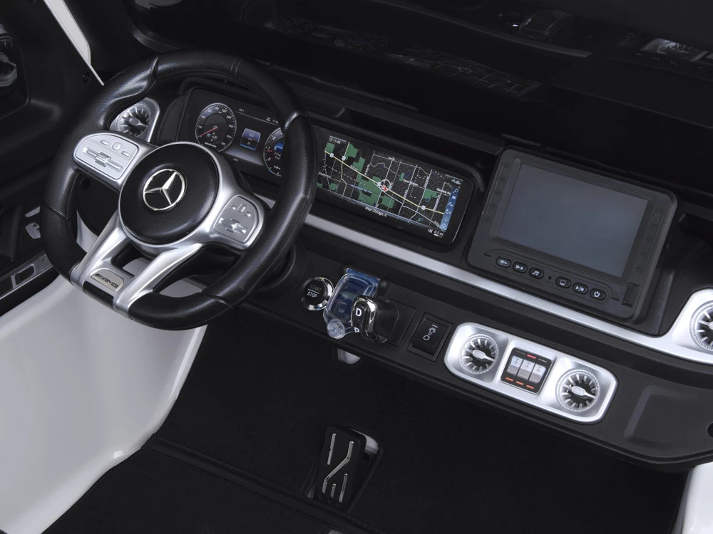 Jokomisiada Baterijomis varomas automobilis Mercedes G klasės 63 AMG 4x4 Panelinis radijas 2 asmenims PA0309