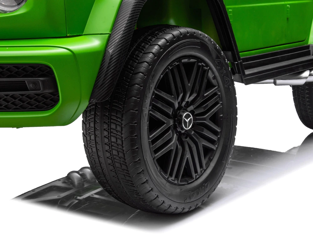 Jokomisiada Baterijomis varomas automobilis Mercedes G klasės 63 AMG 4x4 Panelinis radijas 2 asmenims PA0309