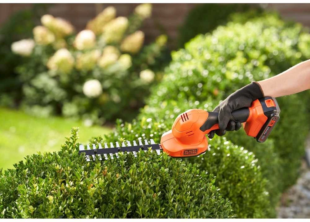 Black & Decker Juodas & Decker Gyvatvorių ir žolės žirklės Juodas & Decker BCSS18D1-QW; 18 V; 1x2,0 Ah akum.+ pakrovėjas