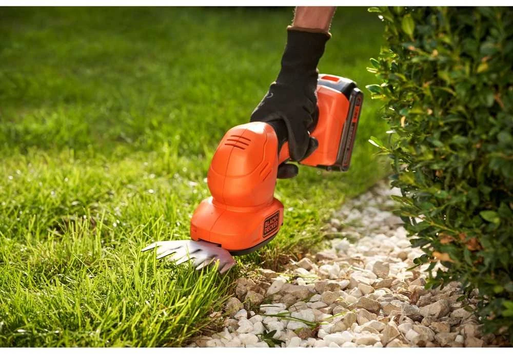 Black & Decker Juodas & Decker Gyvatvorių ir žolės žirklės Juodas & Decker BCSS18D1-QW; 18 V; 1x2,0 Ah akum.+ pakrovėjas
