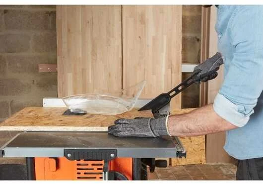Black & Decker stalinis pjūklas medienai BES720-QS 1800W 250mm