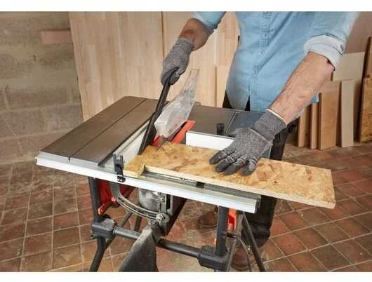 Black & Decker stalinis pjūklas medienai BES720-QS 1800W 250mm