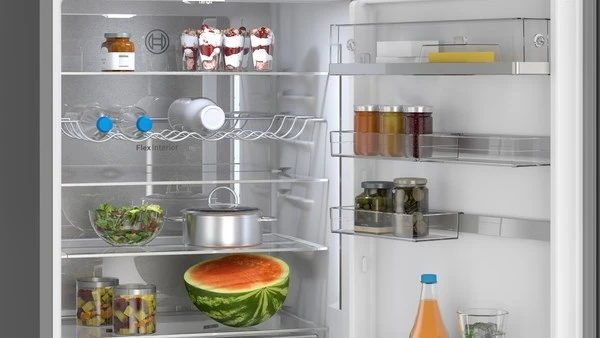 Bosch Serie 6 KGN39LBCF fridge-šaldiklis Freestanding 363 L C Juodas