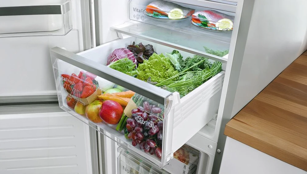Bosch Serie 6 KGN39LBCF fridge-šaldiklis Freestanding 363 L C Juodas