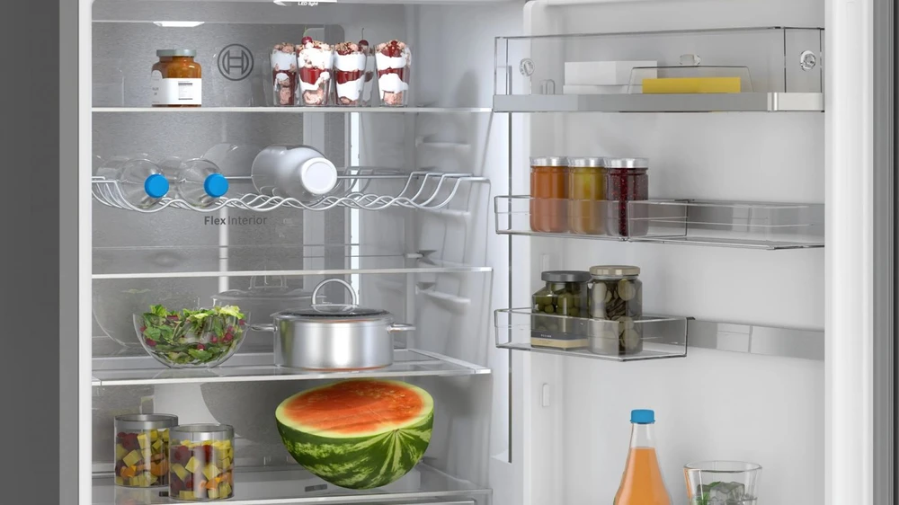 Bosch Serie 6 KGN49LBCF fridge-šaldiklis Freestanding 440 L C Juodas