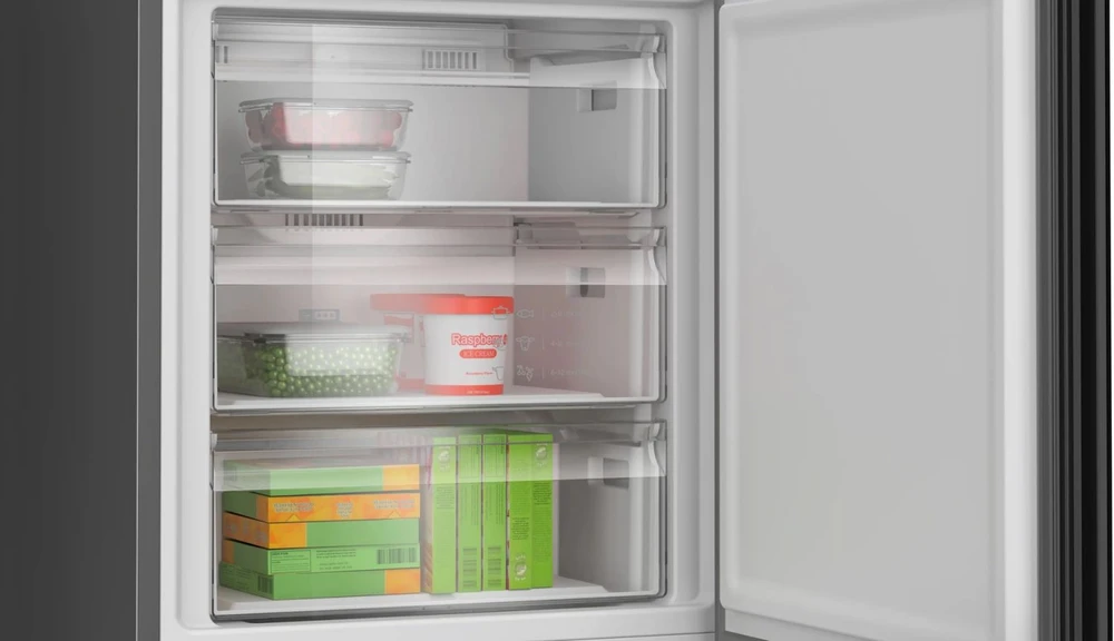 Bosch Serie 6 KGN49LBCF fridge-šaldiklis Freestanding 440 L C Juodas