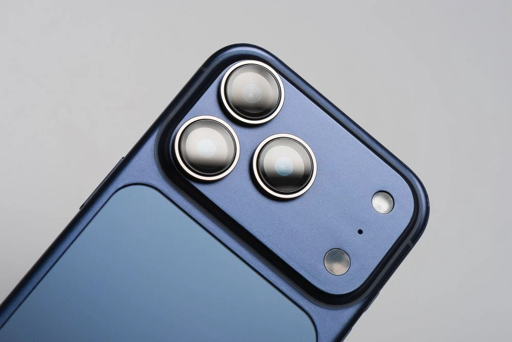 Camera glass to iPhone 18 Pro / 18 Pro Max Forcell Premium dark pilkas