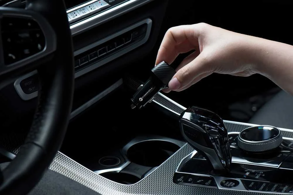 Automobilinis įkroviklis Forcell F-Energy Carbon USB A QC3.0 PD 3A 38W su laidu USB C CC50-1AC juodas