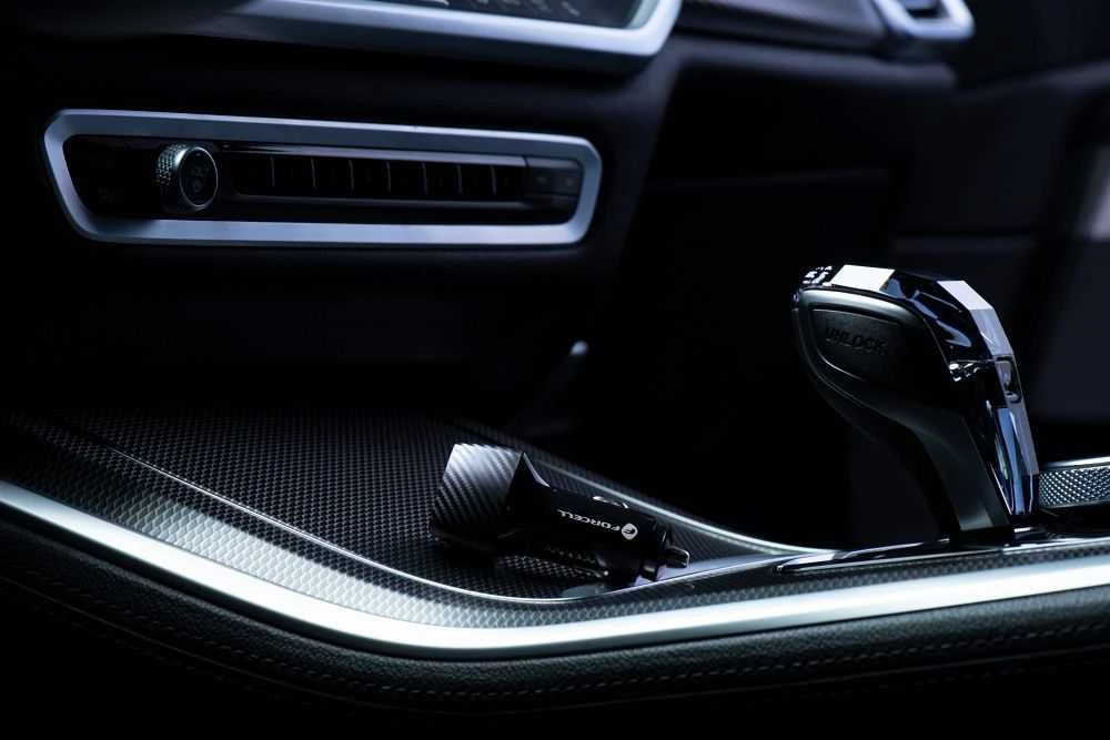 Automobilinis įkroviklis Forcell F-Energy Carbon USB A QC3.0 PD 3A 38W su laidu USB C CC50-1AC juodas