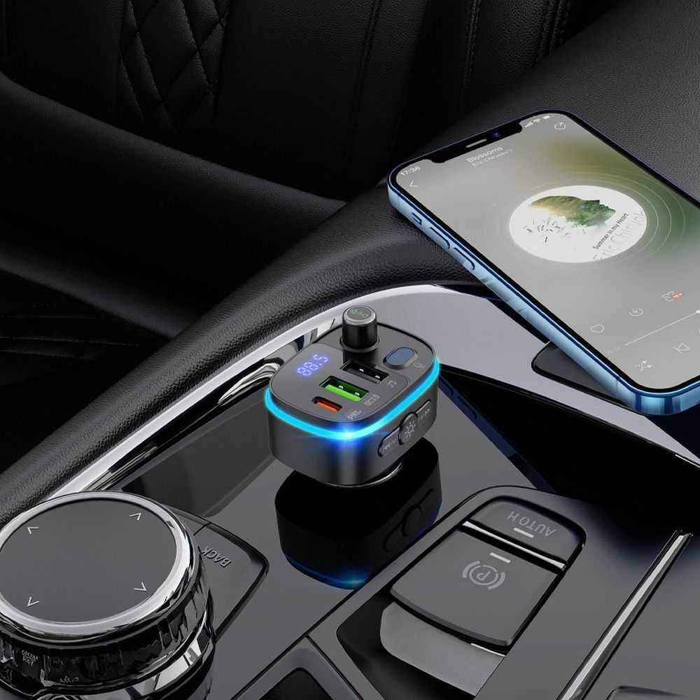 Automobilinis „Bluetooth“ siųstuvas Hoco 2 x USB A + USB C QC3.0 PD 20W E62 juodas