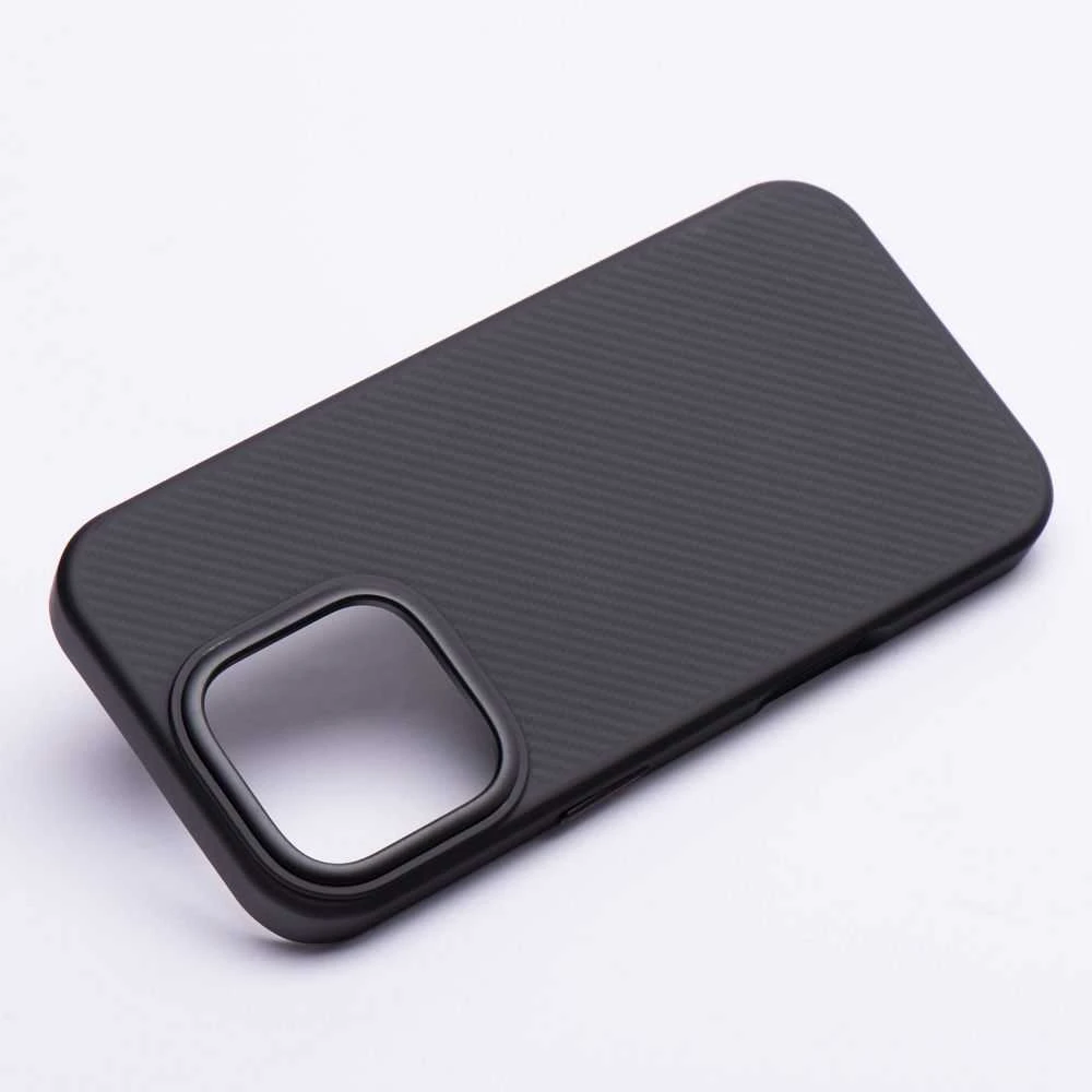 „Oem iPhone 15 PRO Carbon Elite Mag Cover“ dėklas, suderinamas su „MagSafe“ (juodas)