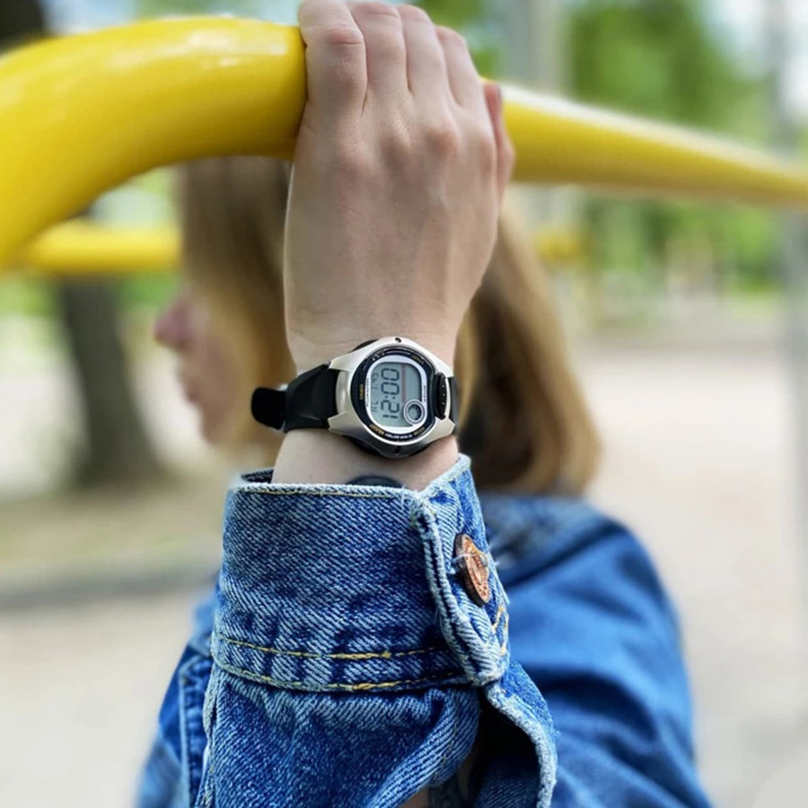 Casio LW-200-1AVEF rankinis laikrodis Elektroninis Lizdinė Juoda, Sidabras