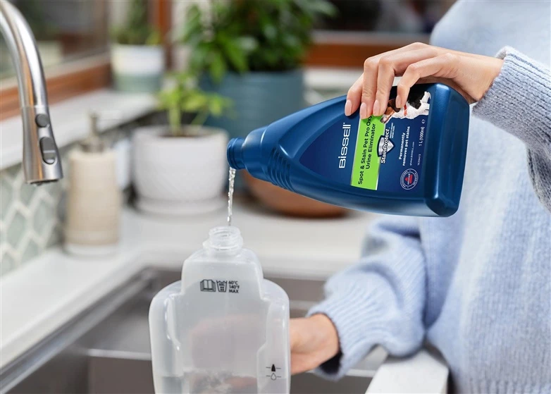 „Bissell Spot and Stain Pet Pro Oxy“ kilimų valymo skystis, 1 l