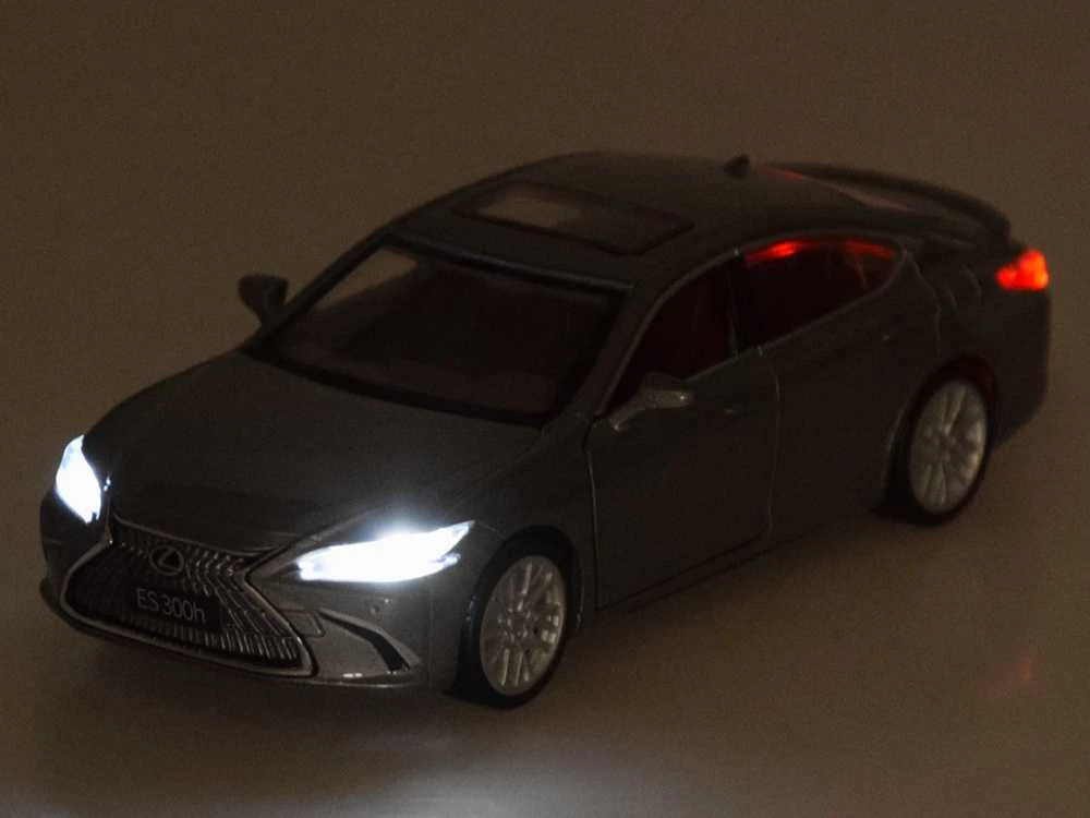 Jokomisiada Kolekcinis modelis Lexus ES300h 1:35 metalinis automobilis su šviesomis ir garsu ZA5051