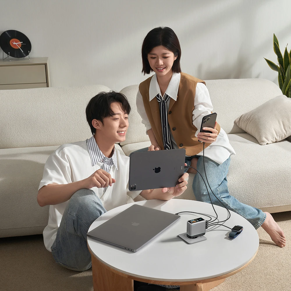 Cuktech AD1204U 120 W sieninis įkroviklis su ekranu ir USB-C laidu – sidabrinis
