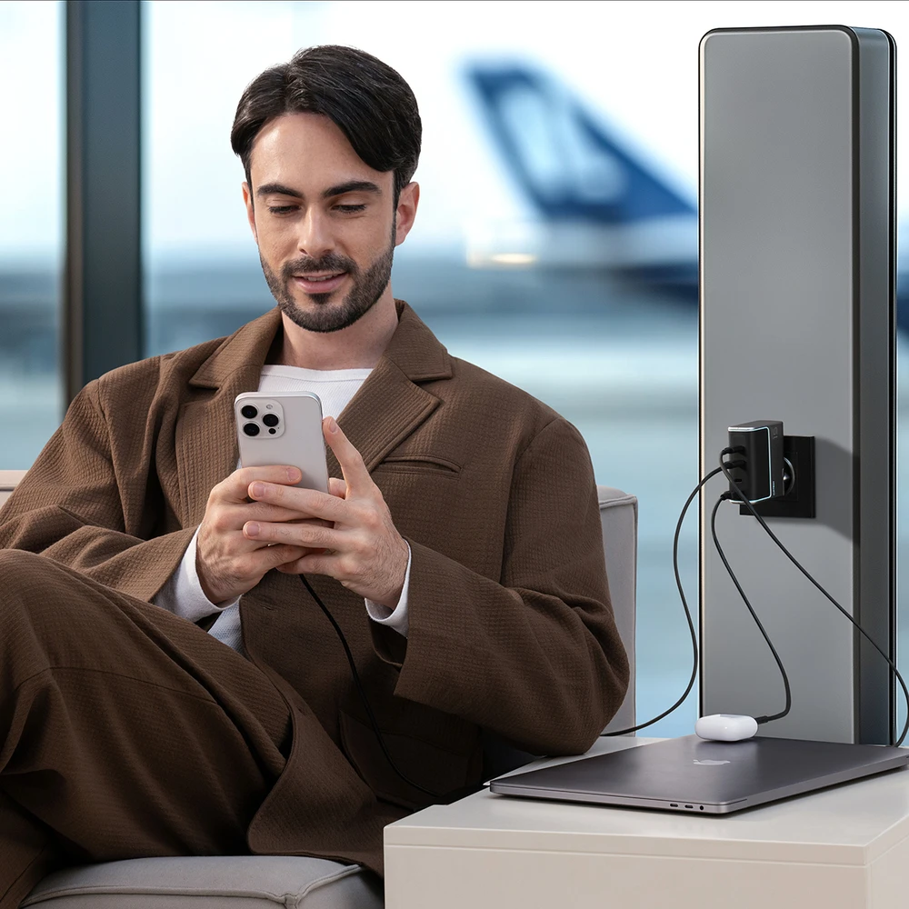 Cuktech AD1404UEU 140W GaN 3x USB-C + USB-A sieninis įkroviklis su USB-C laidu – pilkas