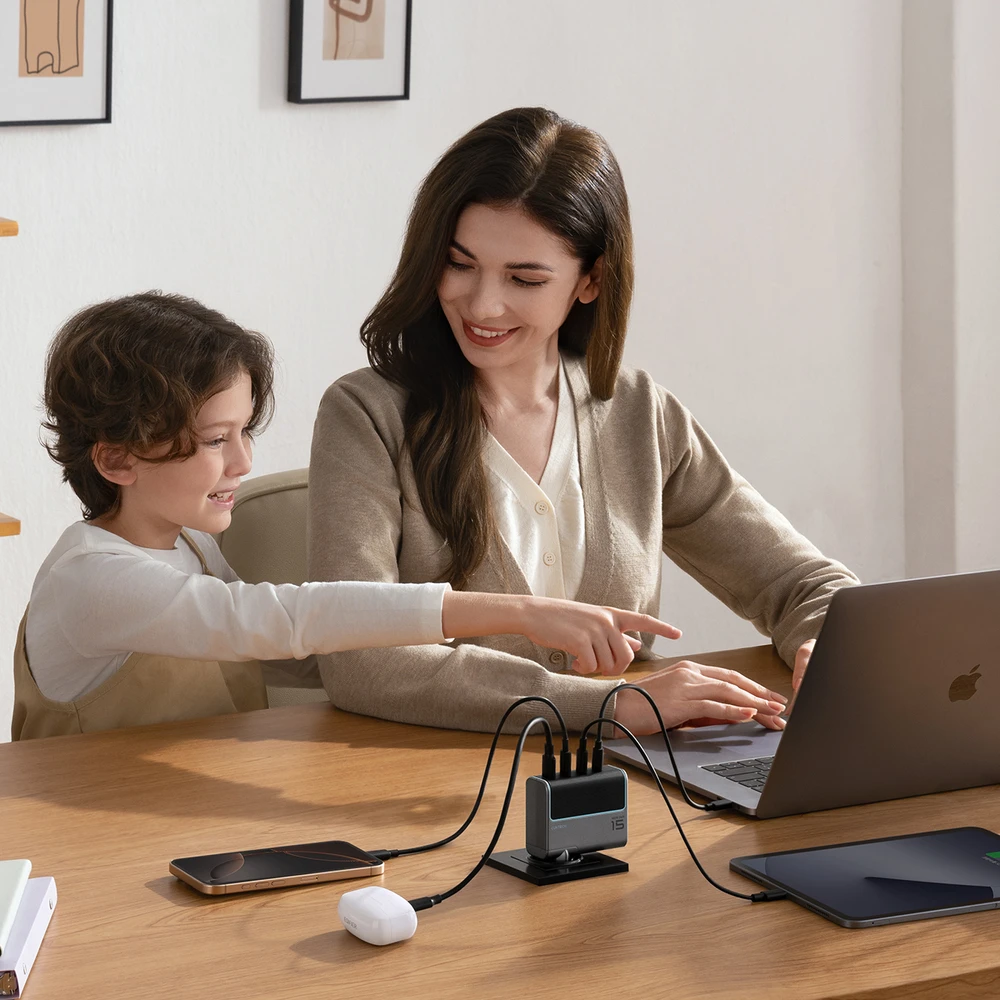 Cuktech AD1404UEU 140W GaN 3x USB-C + USB-A sieninis įkroviklis su USB-C laidu – pilkas