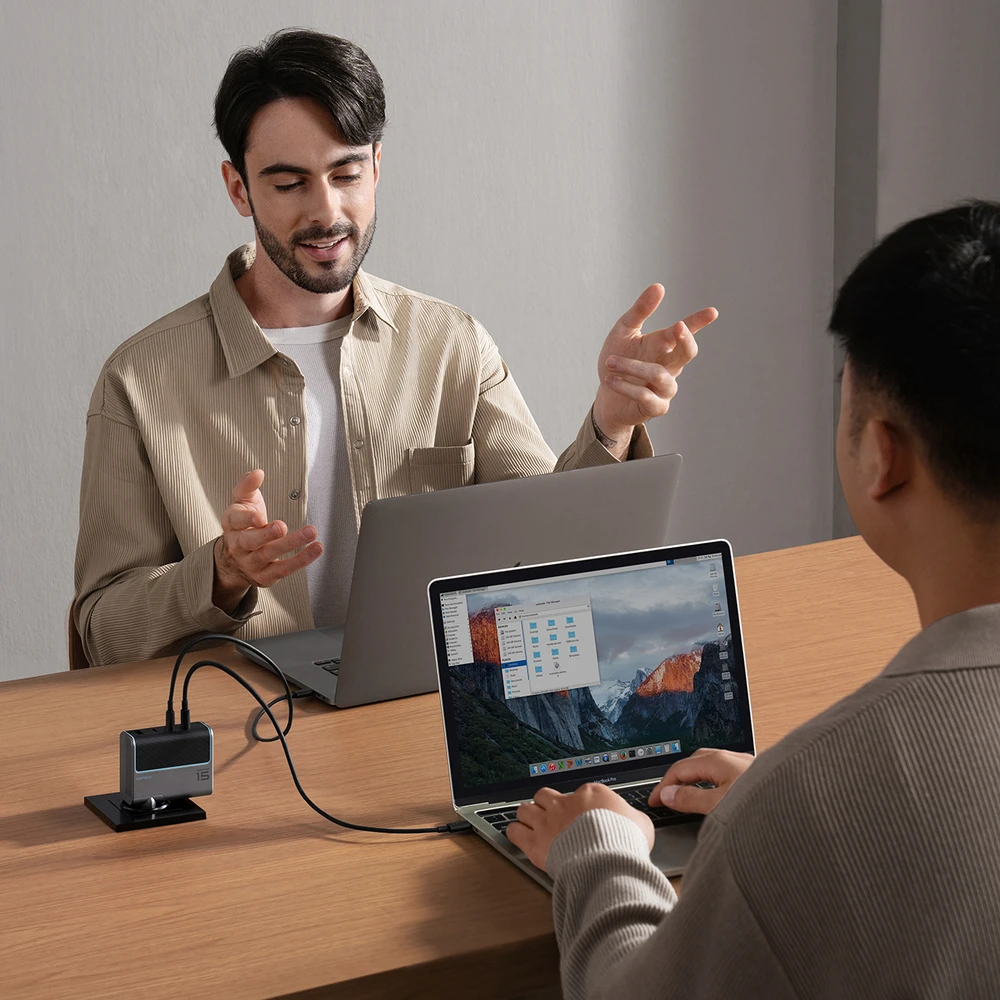 Cuktech AD1404UEU 140W GaN 3x USB-C + USB-A sieninis įkroviklis su USB-C laidu – pilkas