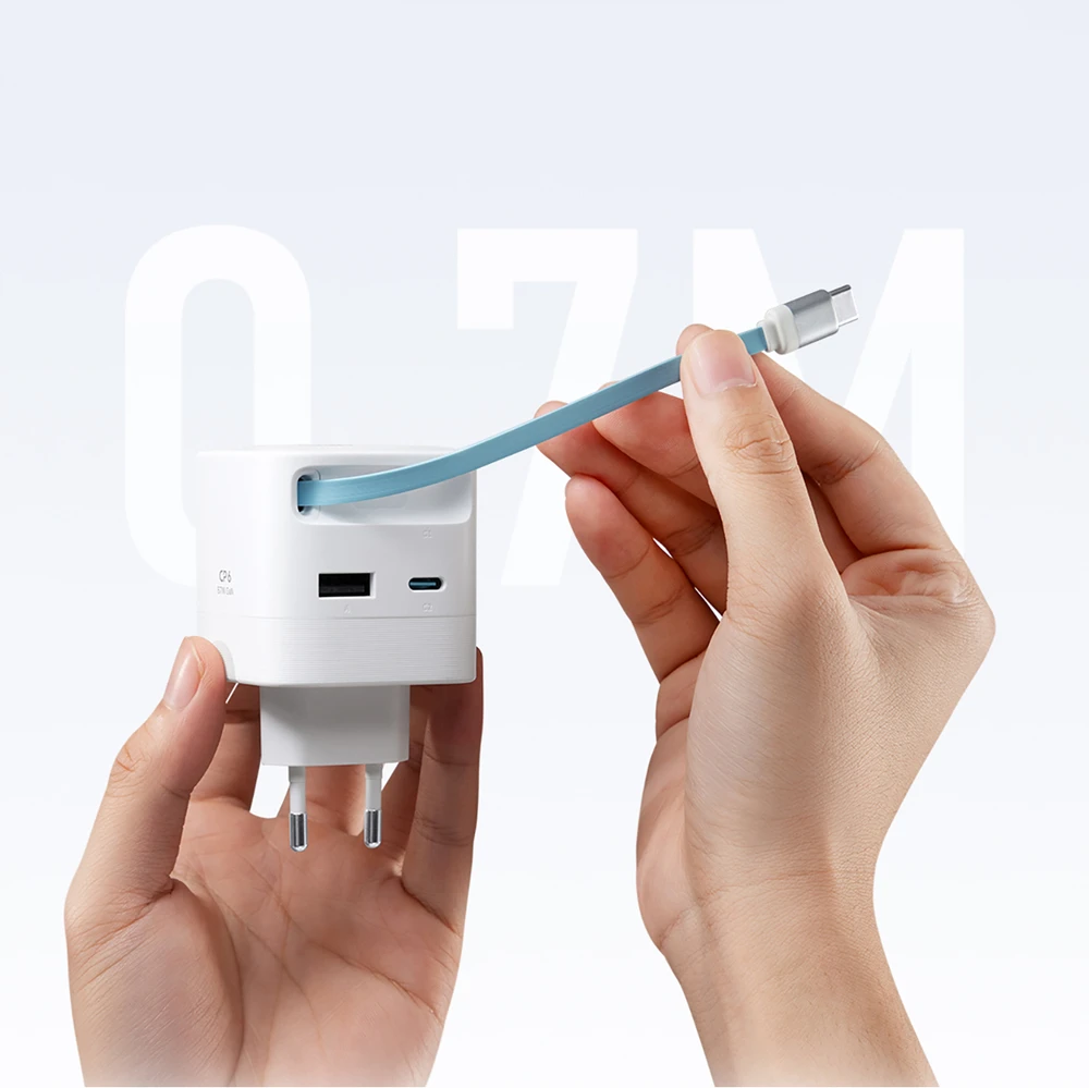 Cuktech AD653W 67W GaN 2x USB-C + USB-A sieninis įkroviklis su 70 cm ištraukiamu USB-C laidu – baltas