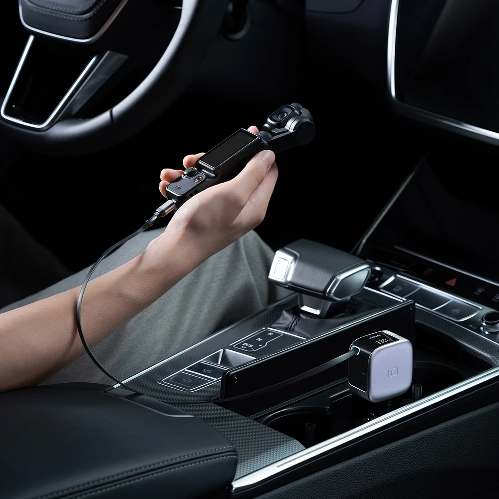 Cuktech CC903P 100 W automobilinis įkroviklis su ekranu ir 70 cm ištraukiamu USB-C laidu – pilkas