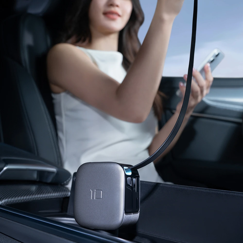 Cuktech CC903P 100 W automobilinis įkroviklis su ekranu ir 70 cm ištraukiamu USB-C laidu – pilkas