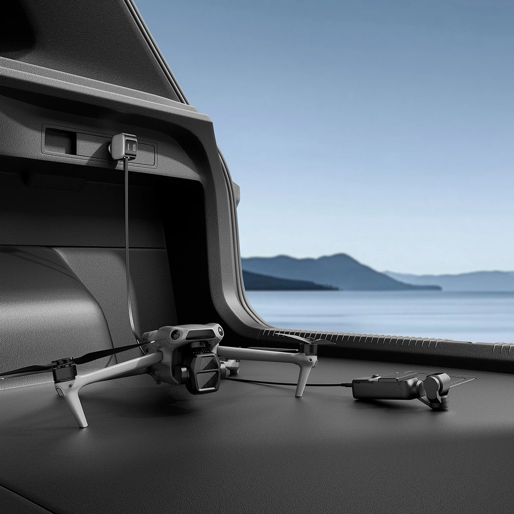Cuktech CC903P 100 W automobilinis įkroviklis su ekranu ir 70 cm ištraukiamu USB-C laidu – pilkas