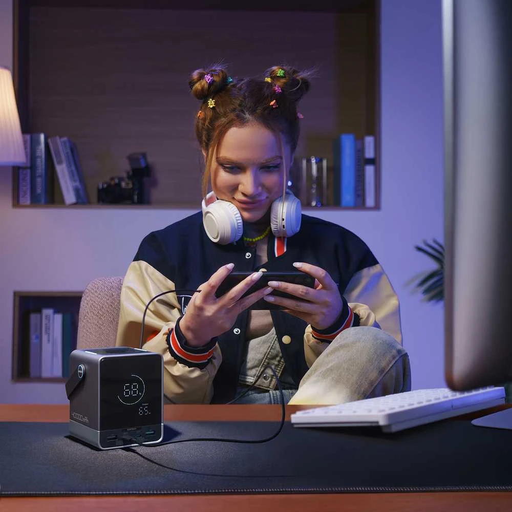 Cuktech išorinė baterija 300W 40000mAh su belaidžiu įkrovimu 2x USB-C + 2x USB-A - Juodas