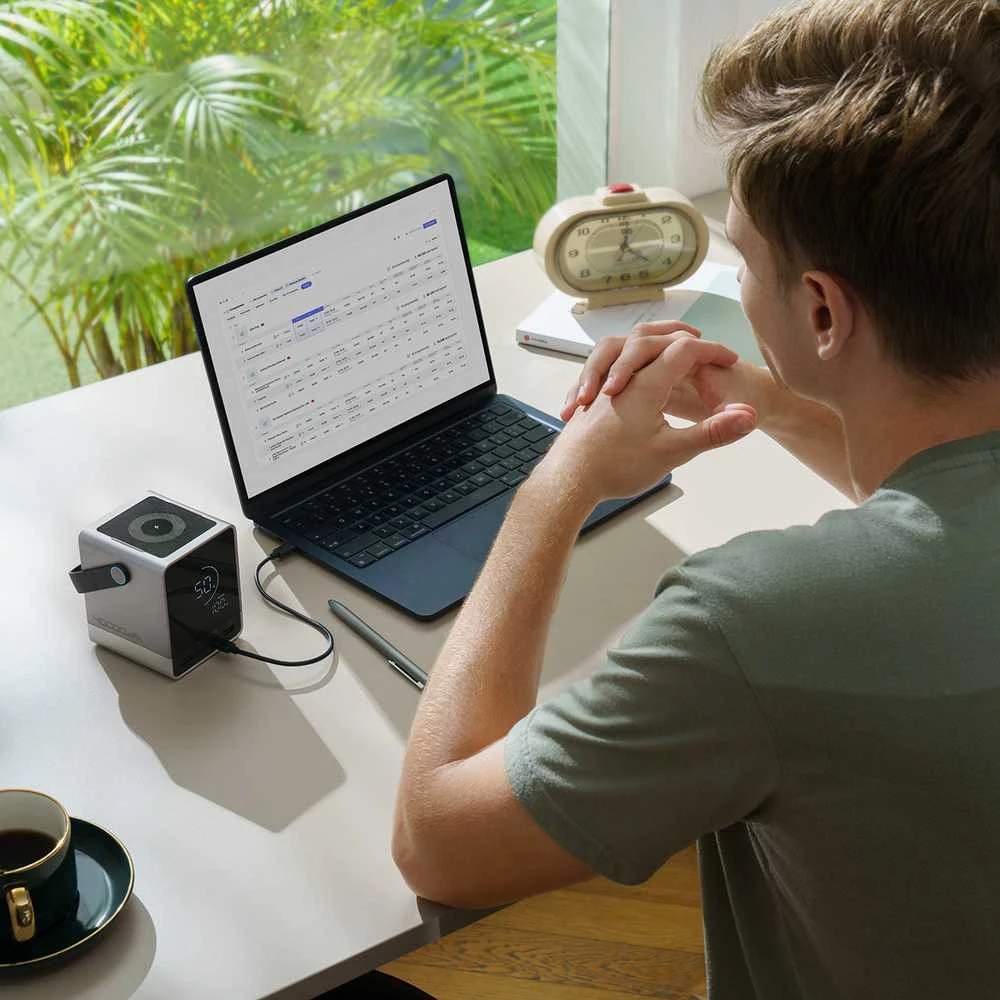Cuktech išorinė baterija 300W 40000mAh su belaidžiu įkrovimu 2x USB-C + 2x USB-A - Juodas