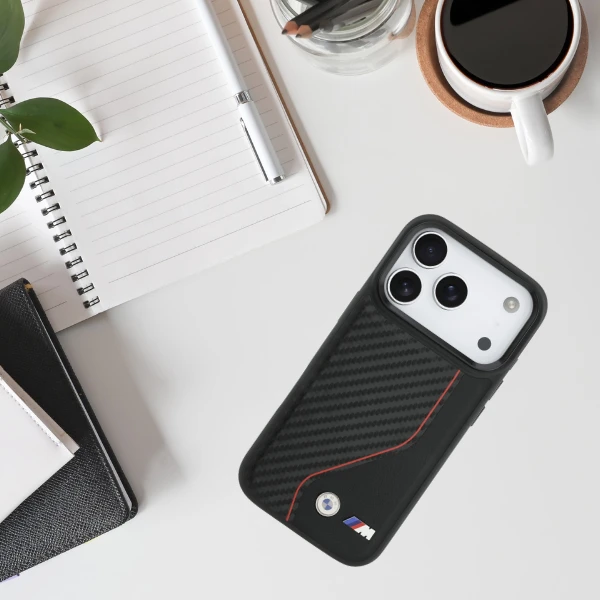 BMW M Carbon Line ir logotipo MagSafe dėklas, skirtas iPhone 17 Pro - Raudona aprašymas - Prekės nuotrauka BMW M Carbon Line ir logotipo MagSafe dėklas, skirtas iPhone 17 Pro - Raudona aprašymas - Prekės nuotrauka