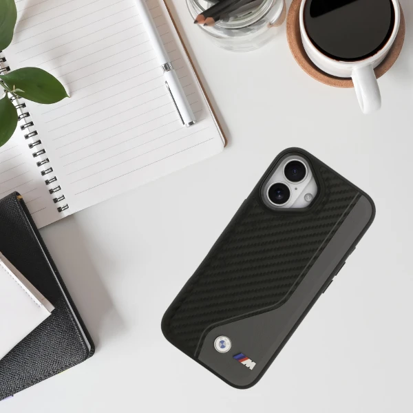 Dėklas BMW M Carbon Logo MagSafe Case for iPhone 17 - Juodas and Gray aprašymas - Prekės nuotrauka