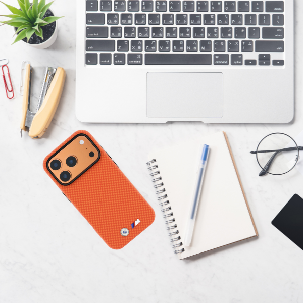 Dėklas BMW M Quadrille Kevlar Metal Logo MagSafe Case, skirtas iPhone 17 Pro / 18 Pro - Oranžinė aprašymas - Prekės nuotrauka