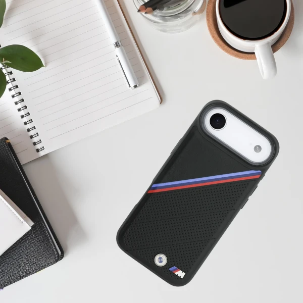 Dėklas BMW M Tricolor Metal Logo MagSafe skirtas Apple iPhone 17 Air juodos spalvos aprašymas - Prekės nuotrauka Dėklas BMW M Tricolor Metal Logo MagSafe skirtas Apple iPhone 17 Air juodos spalvos aprašymas - Prekės nuotrauka