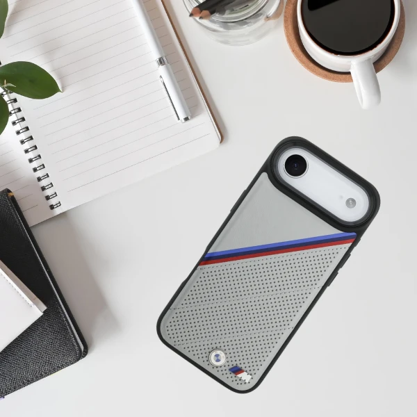 Dėklas BMW M Tricolor Metal Logo MagSafe skirtas Apple iPhone 17 Air pilkos spalvos aprašymas - Prekės nuotrauka Dėklas BMW M Tricolor Metal Logo MagSafe skirtas Apple iPhone 17 Air pilkos spalvos aprašymas - Prekės nuotrauka