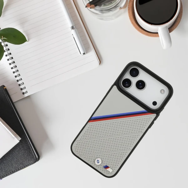 Dėklas BMW M Tricolor Metal Logo MagSafe skirtas Apple iPhone 17 Pro Max pilkos spalvos aprašymas - Prekės nuotrauka Dėklas BMW M Tricolor Metal Logo MagSafe skirtas Apple iPhone 17 Pro Max pilkos spalvos aprašymas - Prekės nuotrauka