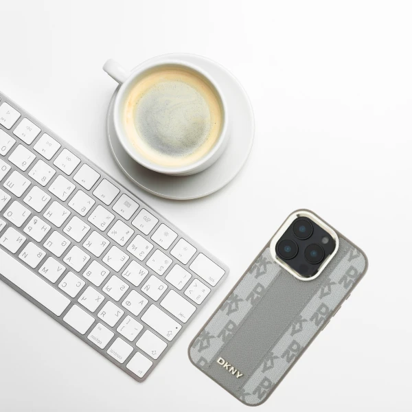 Dėklas DKNY Checkered Pattern Magsafe iPhone 16 Pro Case - rusvai gelsvas aprašymas - Prekės nuotrauka