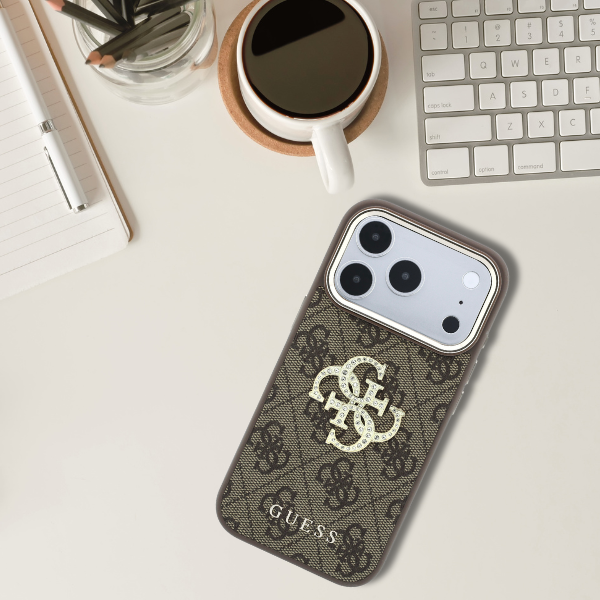 Dėklas Guess 4G & Big Strass Logo Case, skirtas iPhone 17 Pro Max / 18 Pro Max – ruda aprašymas - Prekės nuotrauka